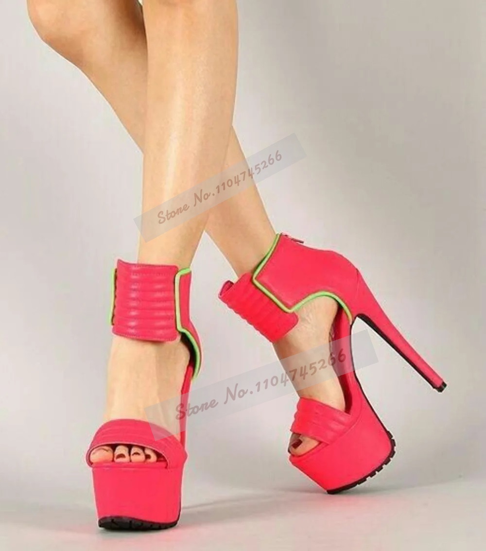 Wide Fit Heels - صنادل عالية الكعب مخططة من الجلد