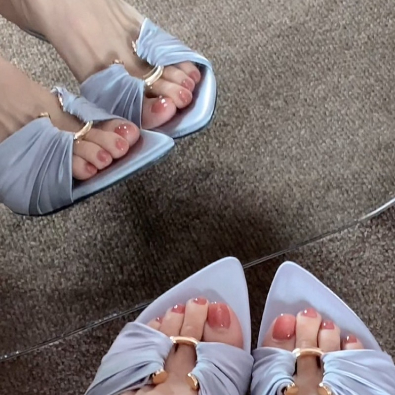 صنادل نسائية صيفية جديدة وعصري - مراجعة Wide Fit Heels وسعره