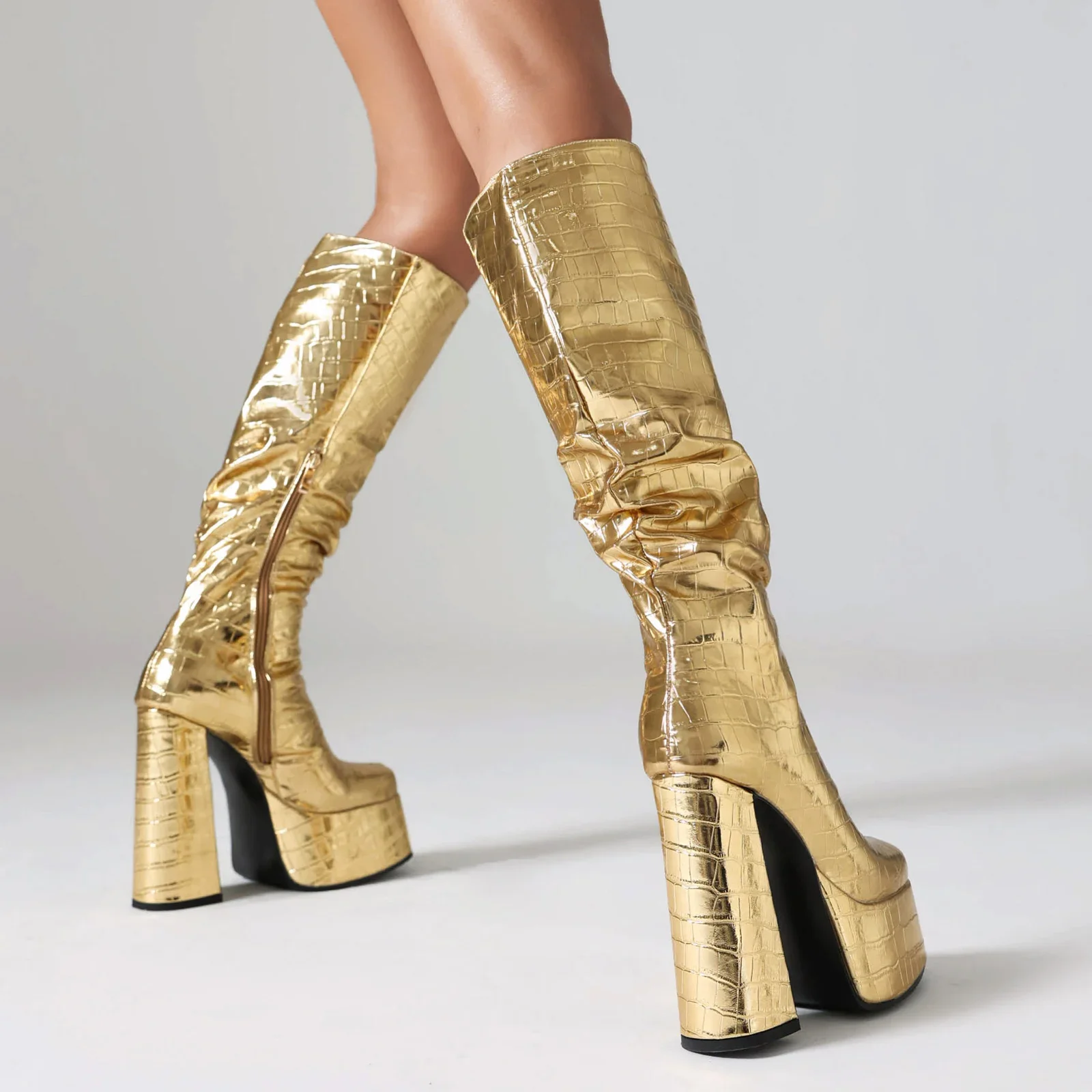لامعة الفضة النساء مطوي منصة ح - مراجعة Zip Up Boots Short وسعره